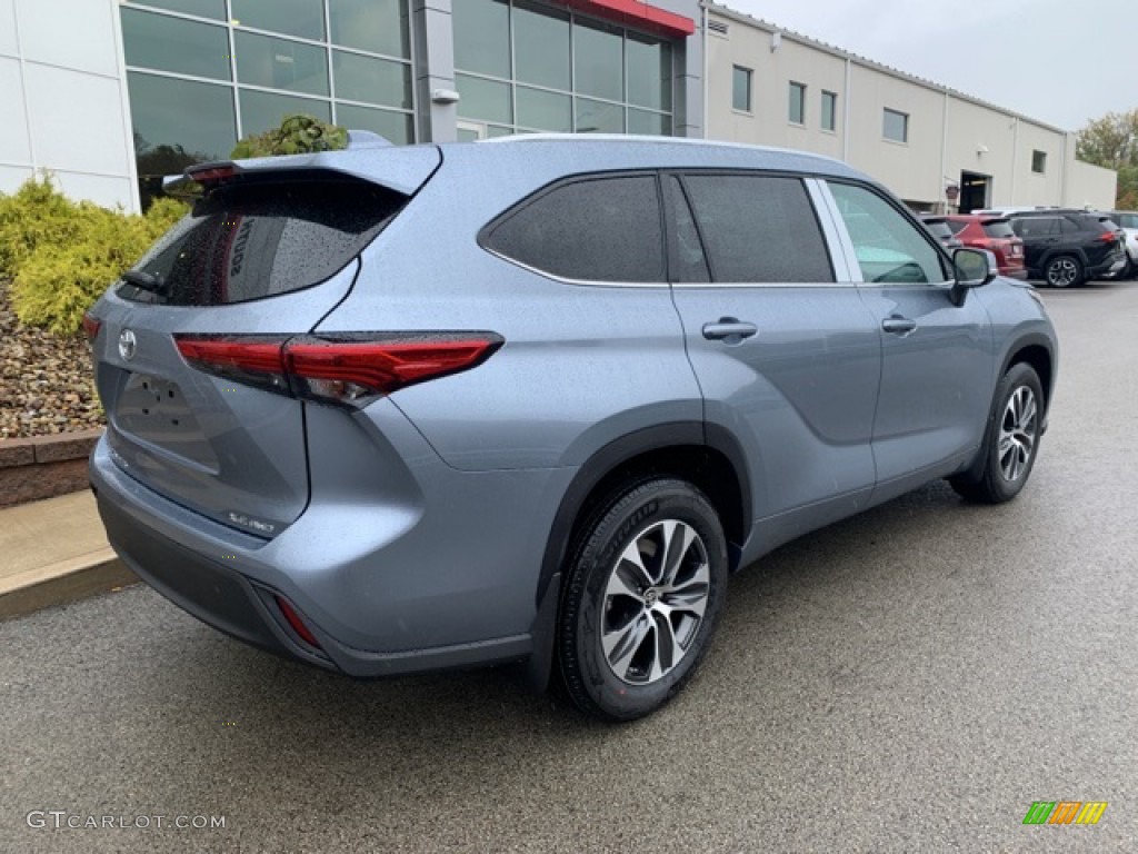 2021 Highlander XLE AWD - Moon Dust / Black photo #8