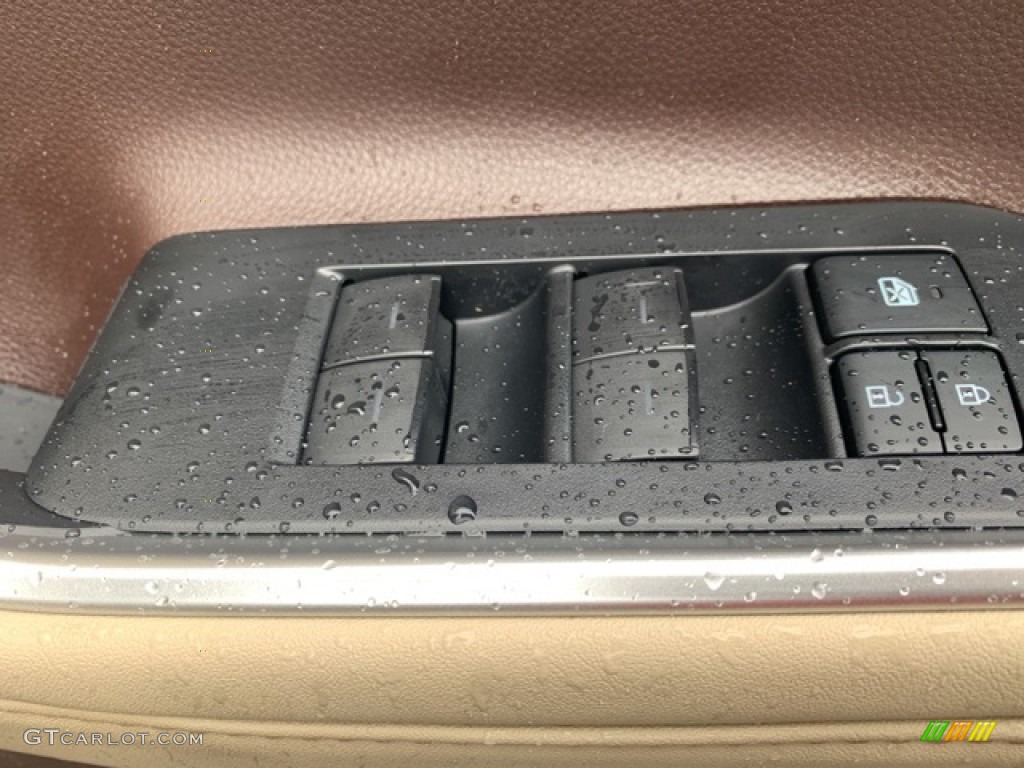 2021 Highlander XLE AWD - Moon Dust / Black photo #20