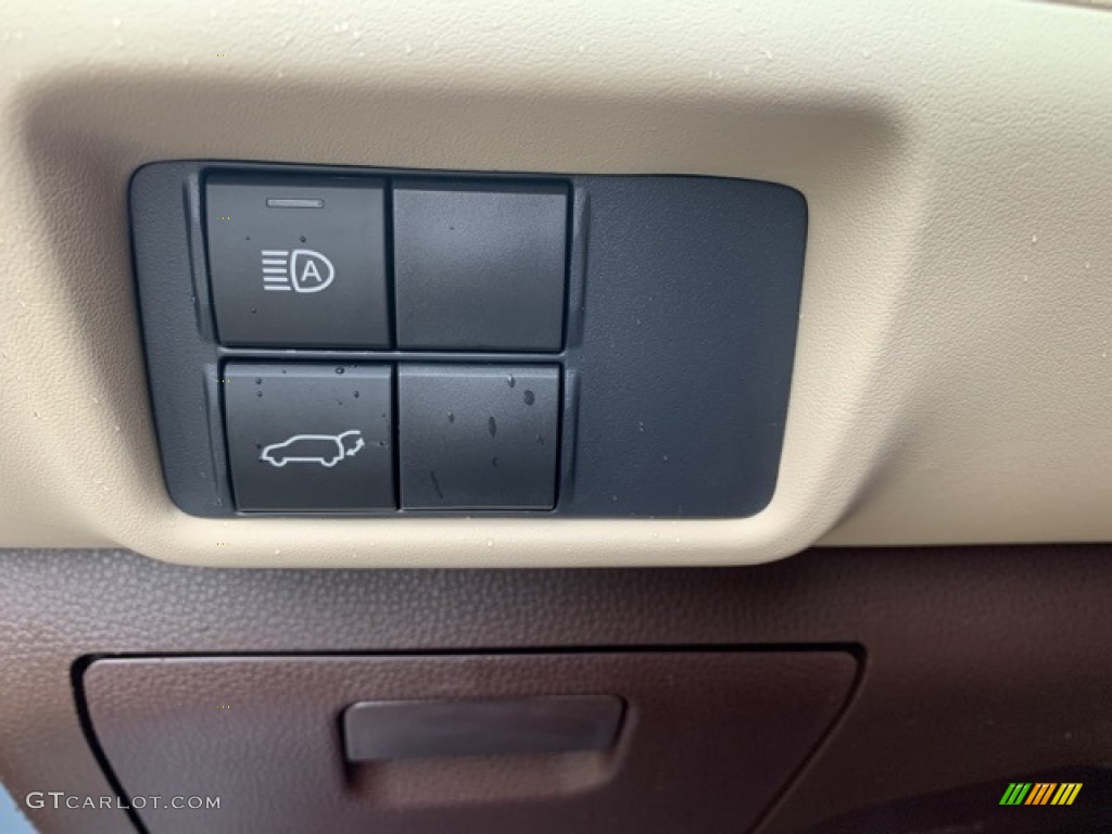 2021 Highlander XLE AWD - Moon Dust / Black photo #21