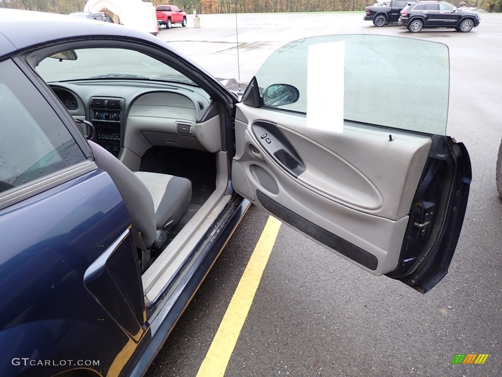 2001 Mustang V6 Coupe - True Blue Metallic / Medium Graphite photo #17