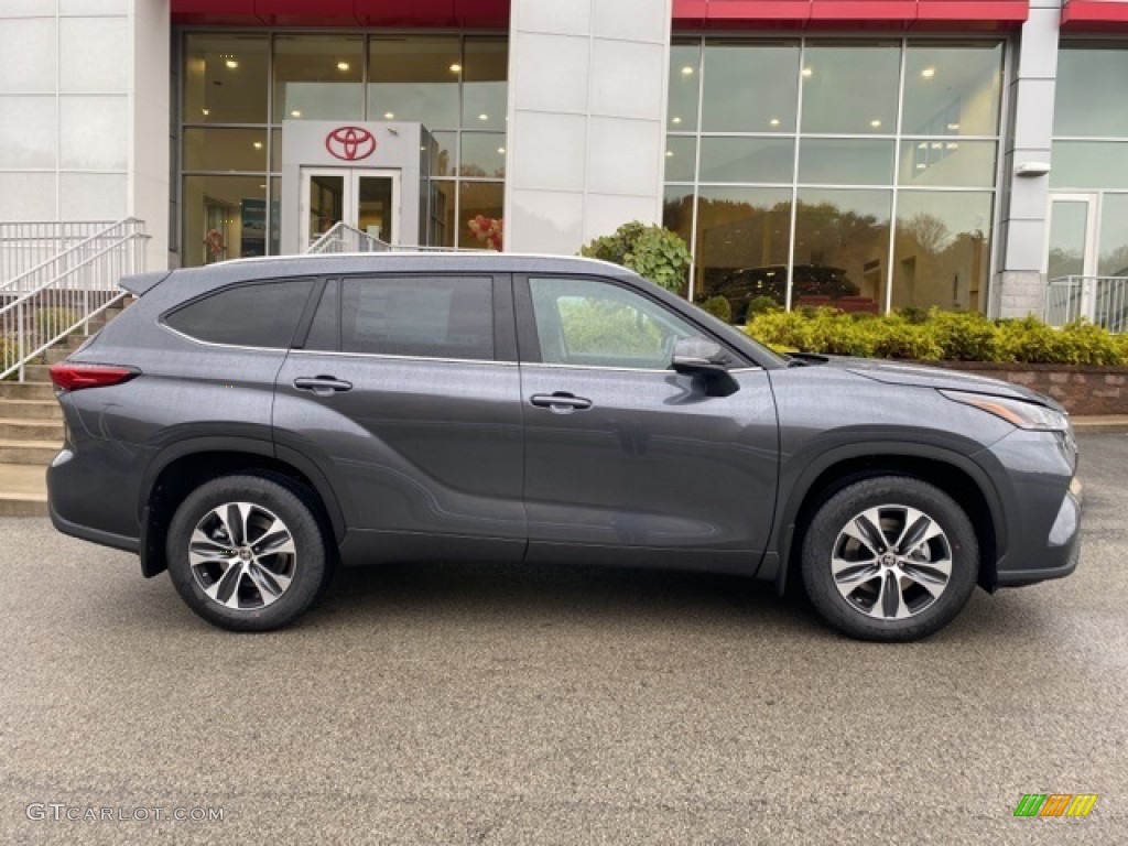 Magnetic Gray Metallic 2021 Toyota Highlander XLE AWD Exterior Photo #139928629