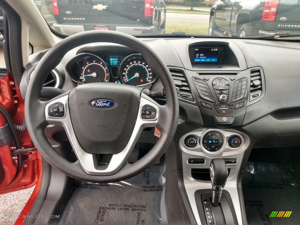 2018 Ford Fiesta SE Sedan Charcoal Black Dashboard Photo #139930867