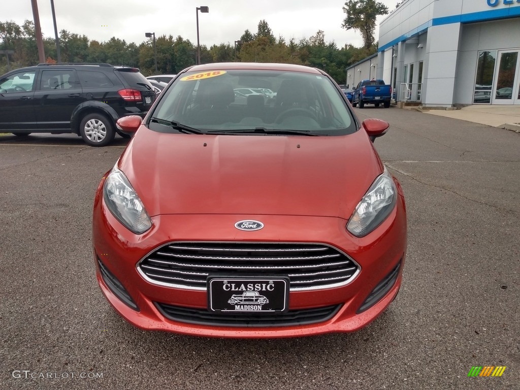 2018 Fiesta SE Sedan - Hot Pepper Red / Charcoal Black photo #4