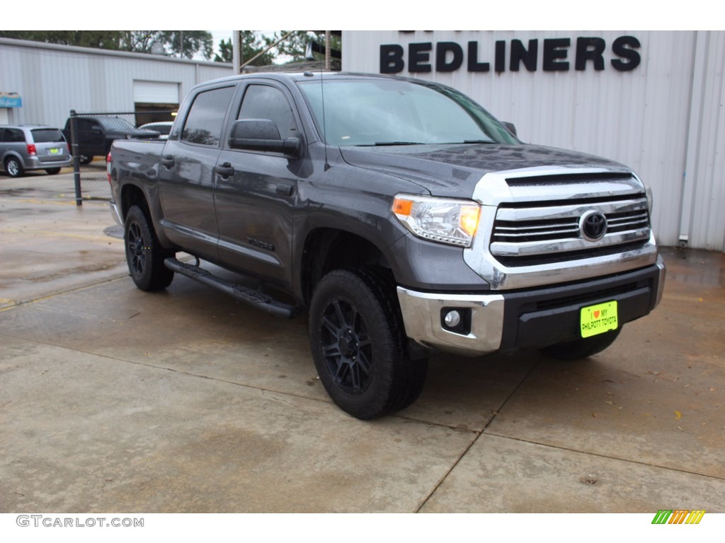 2017 Toyota Tundra SR5 CrewMax 4x4 Exterior Photos