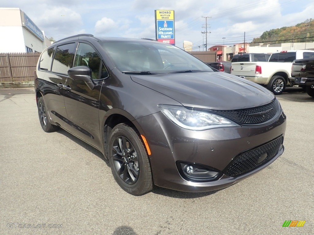 2020 Pacifica Launch Edition AWD - Ceramic Grey / Black photo #3