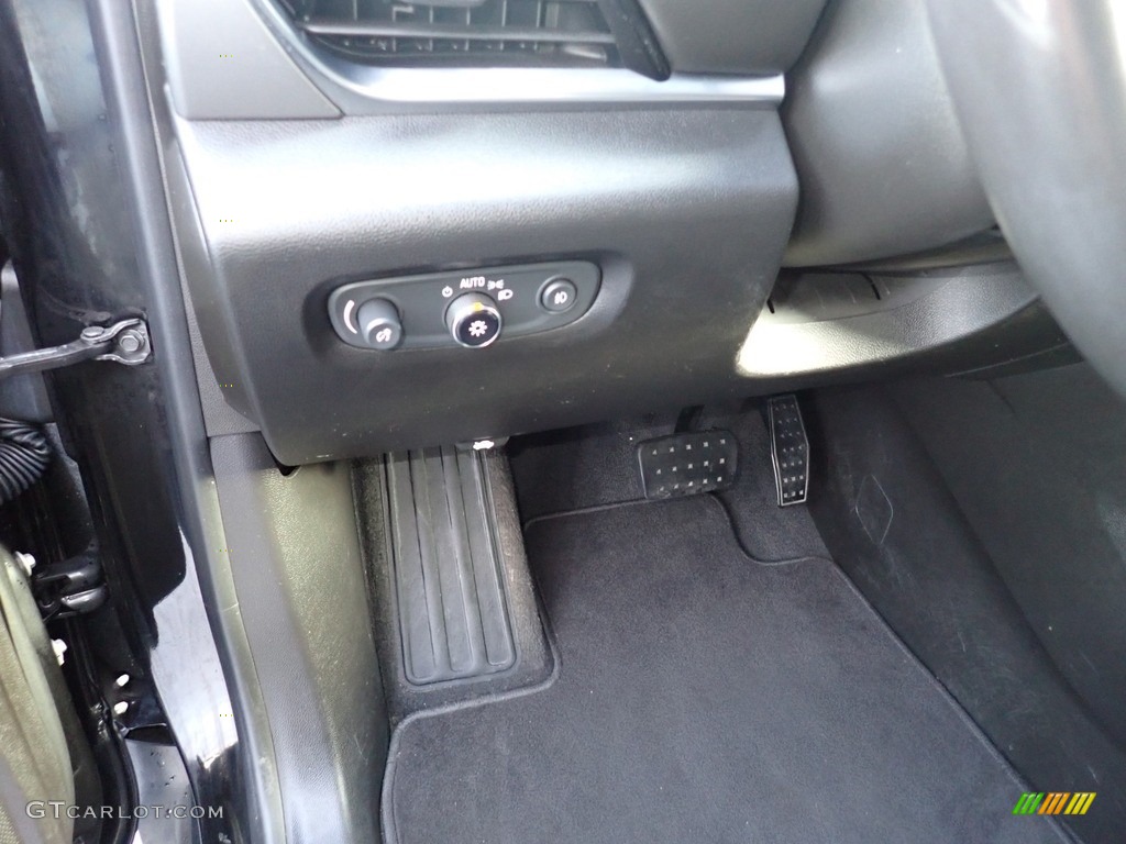 2019 Traverse LT AWD - Mosaic Black Metallic / Jet Black photo #22