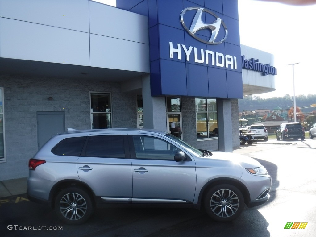 Alloy Silver Metallic 2017 Mitsubishi Outlander ES AWC Exterior Photo #139951014