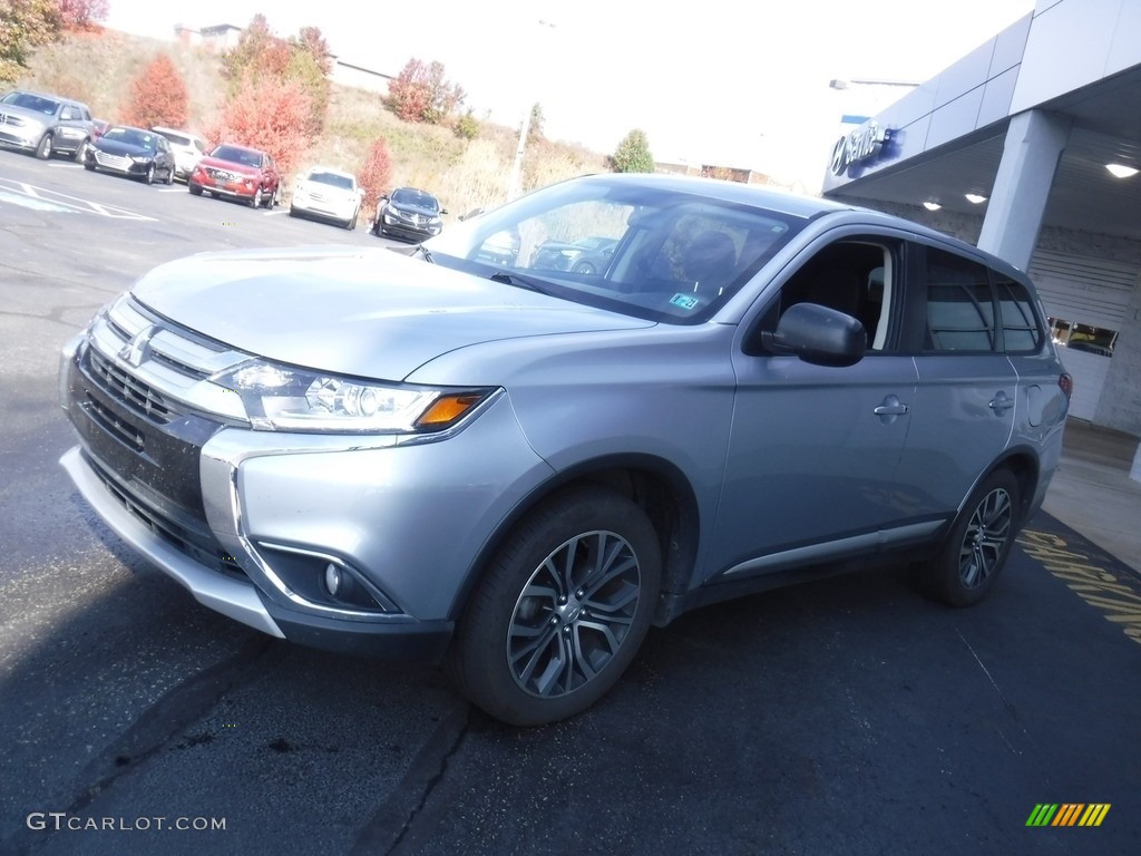 Alloy Silver Metallic 2017 Mitsubishi Outlander ES AWC Exterior Photo #139951049