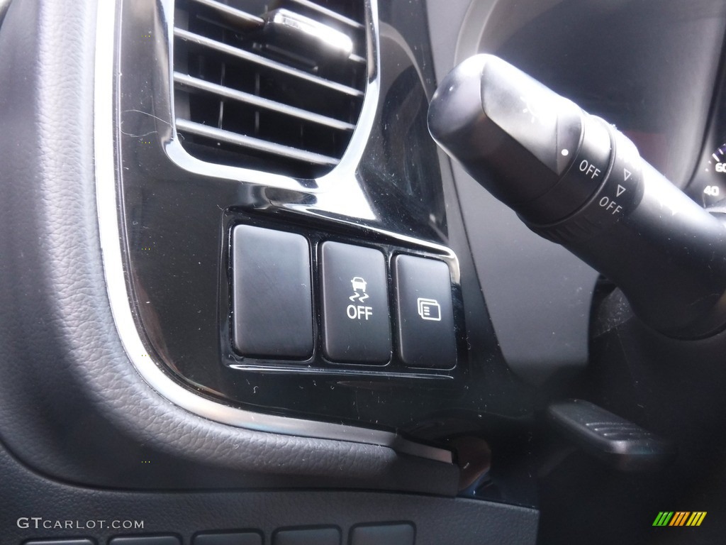 2017 Mitsubishi Outlander ES AWC Controls Photos