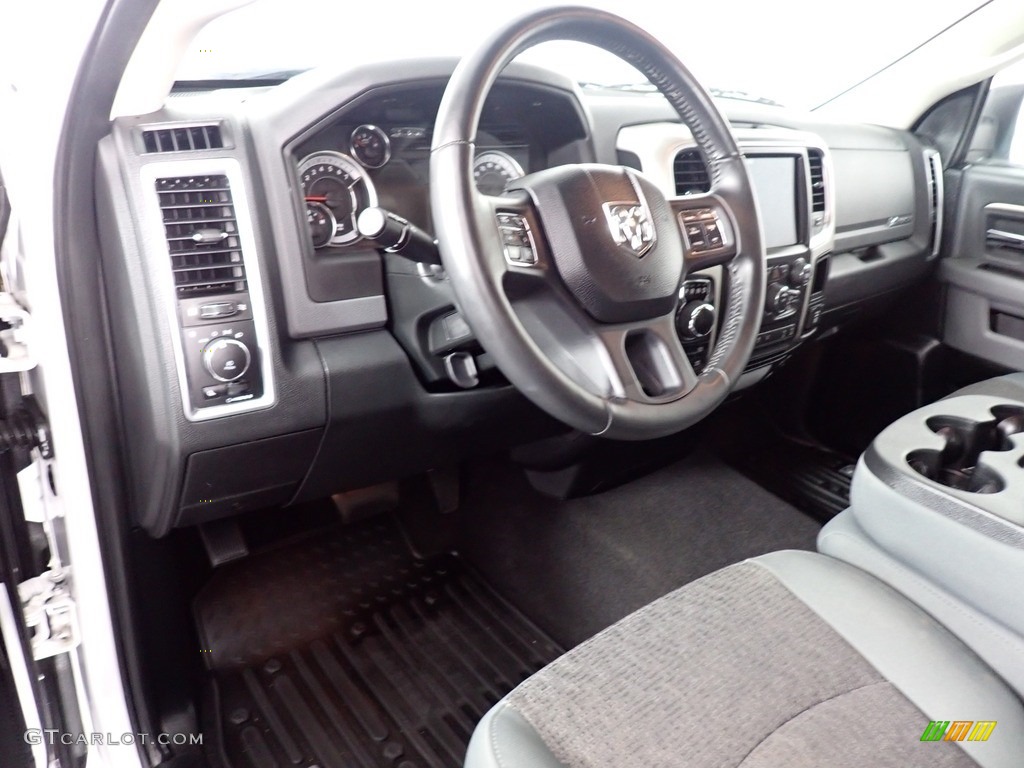 2018 1500 Big Horn Quad Cab 4x4 - Bright White / Black/Diesel Gray photo #31