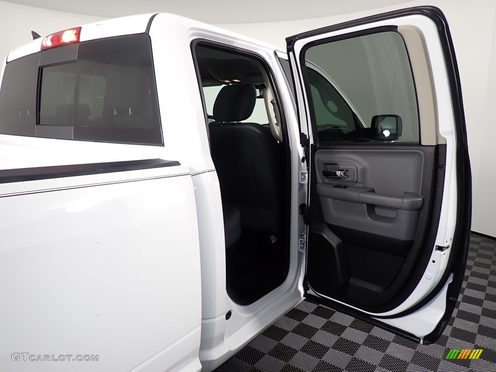 2018 1500 Big Horn Quad Cab 4x4 - Bright White / Black/Diesel Gray photo #37