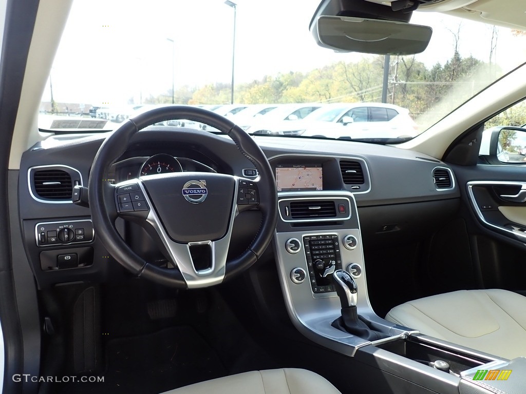 2017 Volvo S60 T5 AWD Soft Beige Dashboard Photo #139956202