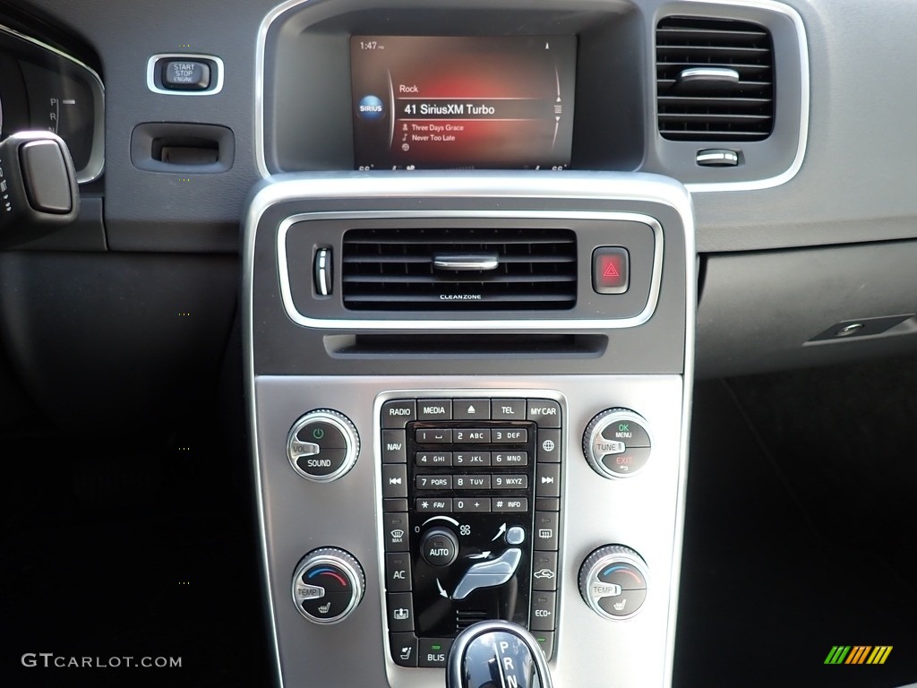 2017 Volvo S60 T5 AWD Controls Photos