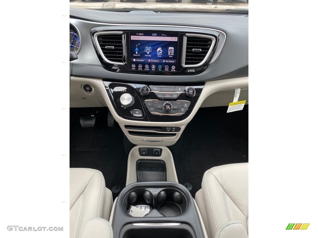 2020 Chrysler Pacifica Hybrid Touring L Controls Photo #139956731