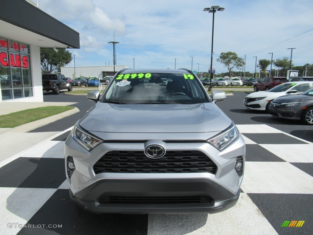 2019 RAV4 XLE - Silver Sky Metallic / Light Gray photo #2