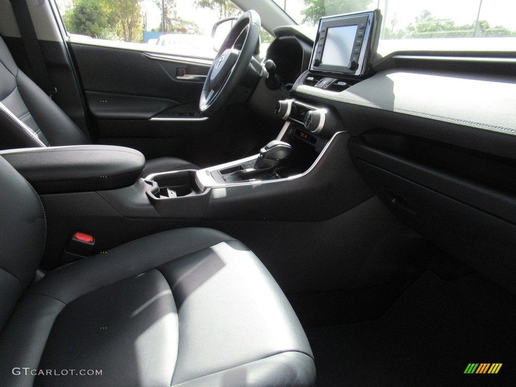 2019 RAV4 XLE - Silver Sky Metallic / Light Gray photo #12