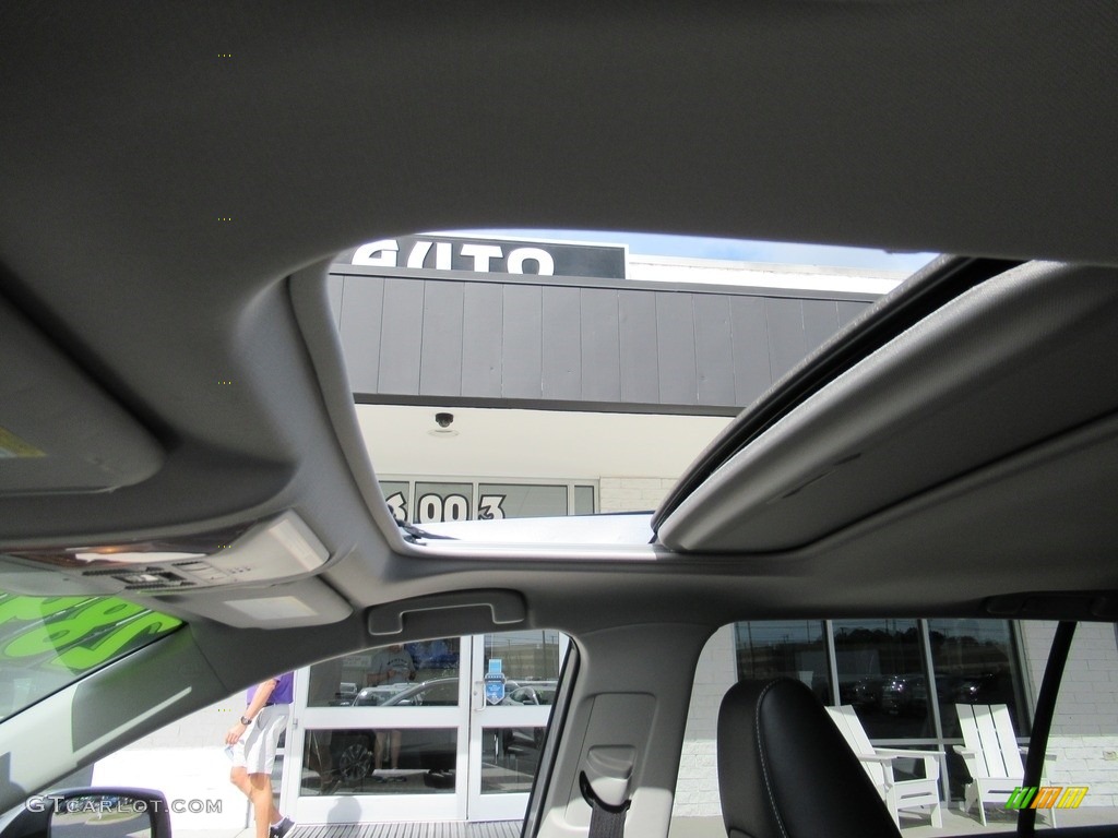 2019 RAV4 XLE - Silver Sky Metallic / Light Gray photo #14