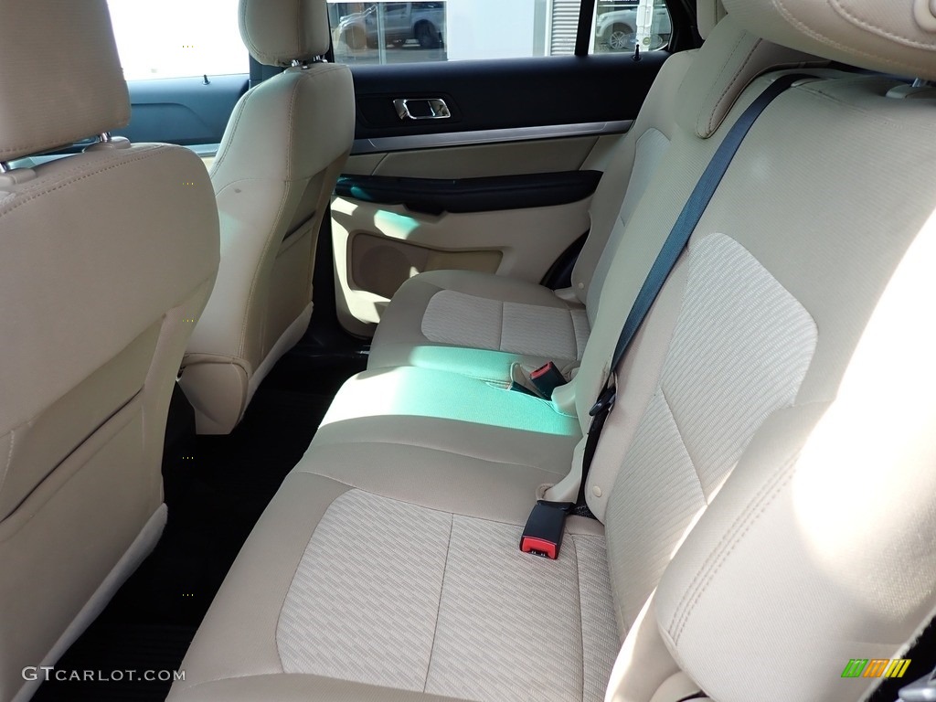 2016 Explorer 4WD - Oxford White / Medium Light Camel photo #11