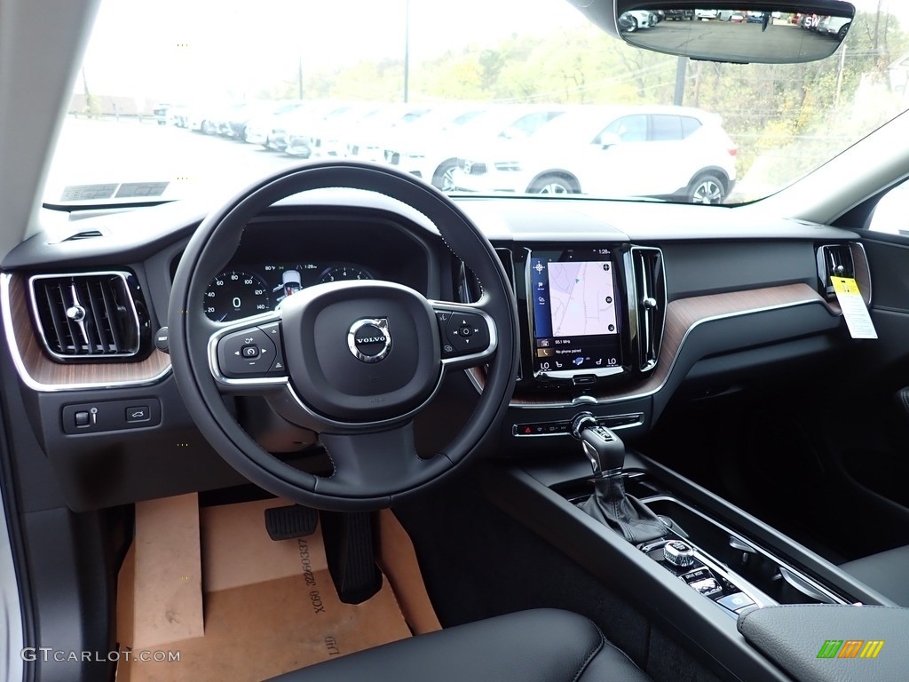 2021 Volvo XC60 T5 AWD Momentum Charcoal Dashboard Photo #139958646