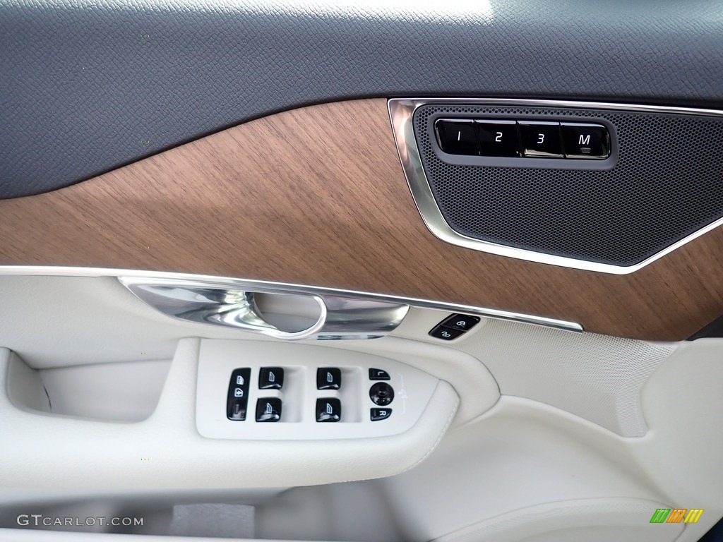 2021 Volvo XC90 T6 AWD Momentum Blonde/Charcoal Door Panel Photo #139959040