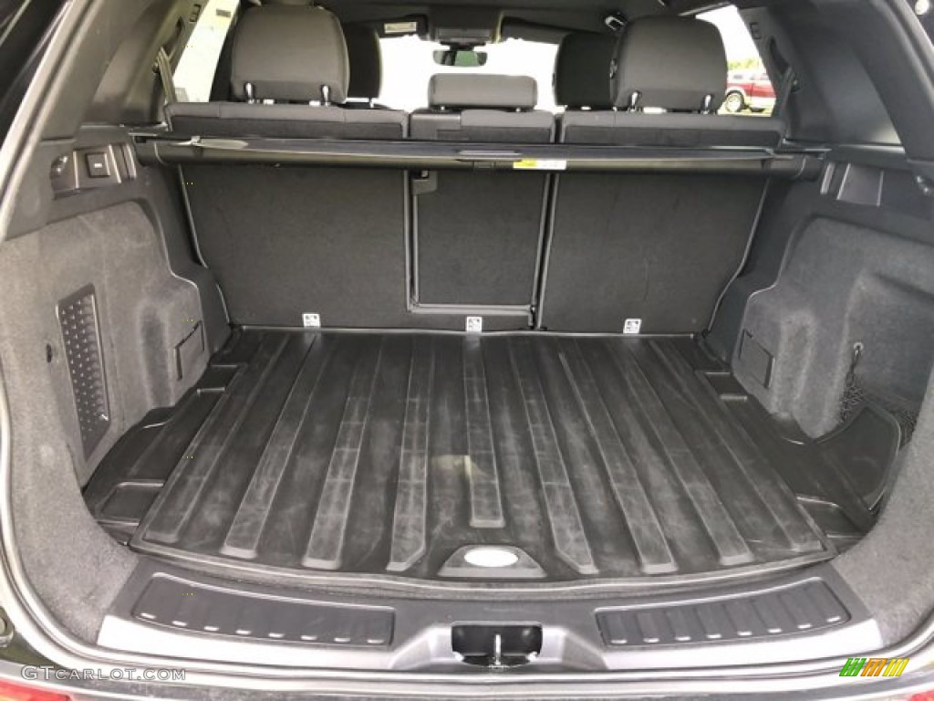 2020 Land Rover Discovery Sport Standard Trunk Photo #139962844