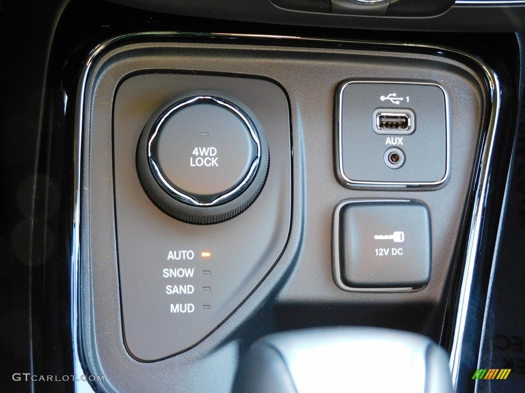 2021 Jeep Compass Altitude 4x4 Controls Photo #139963909