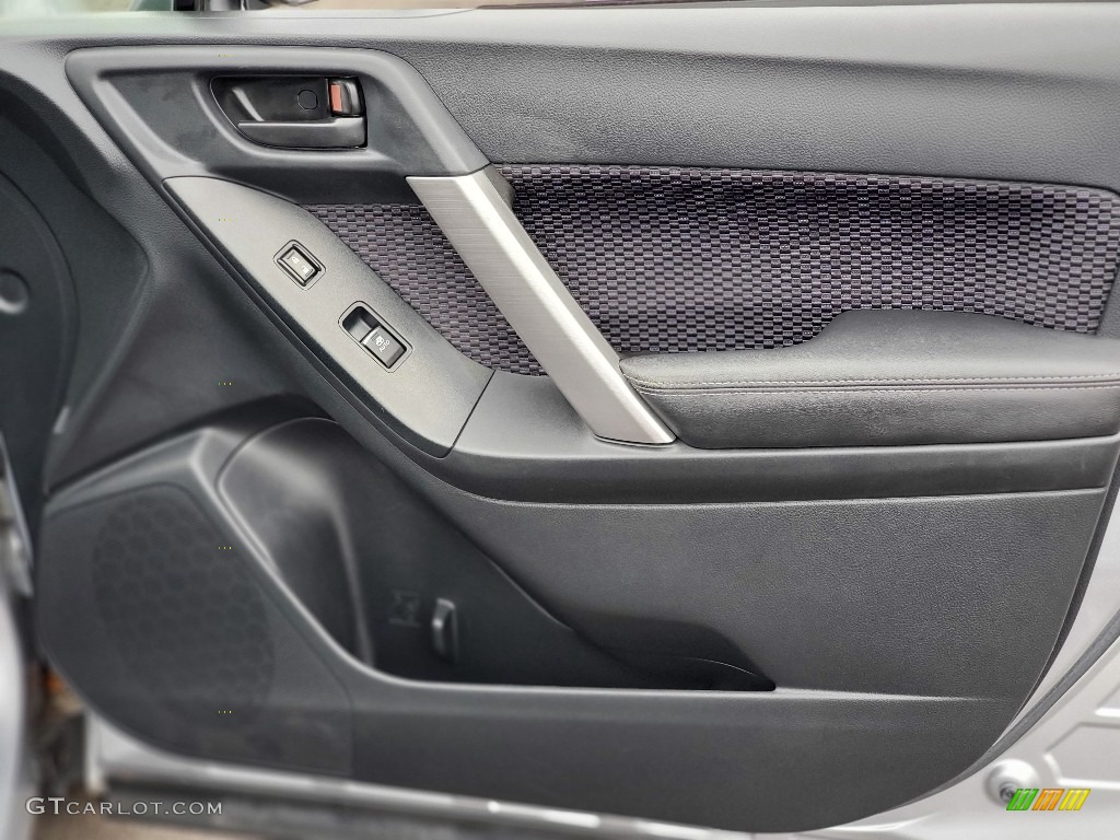 2017 Subaru Forester 2.5i Door Panel Photos