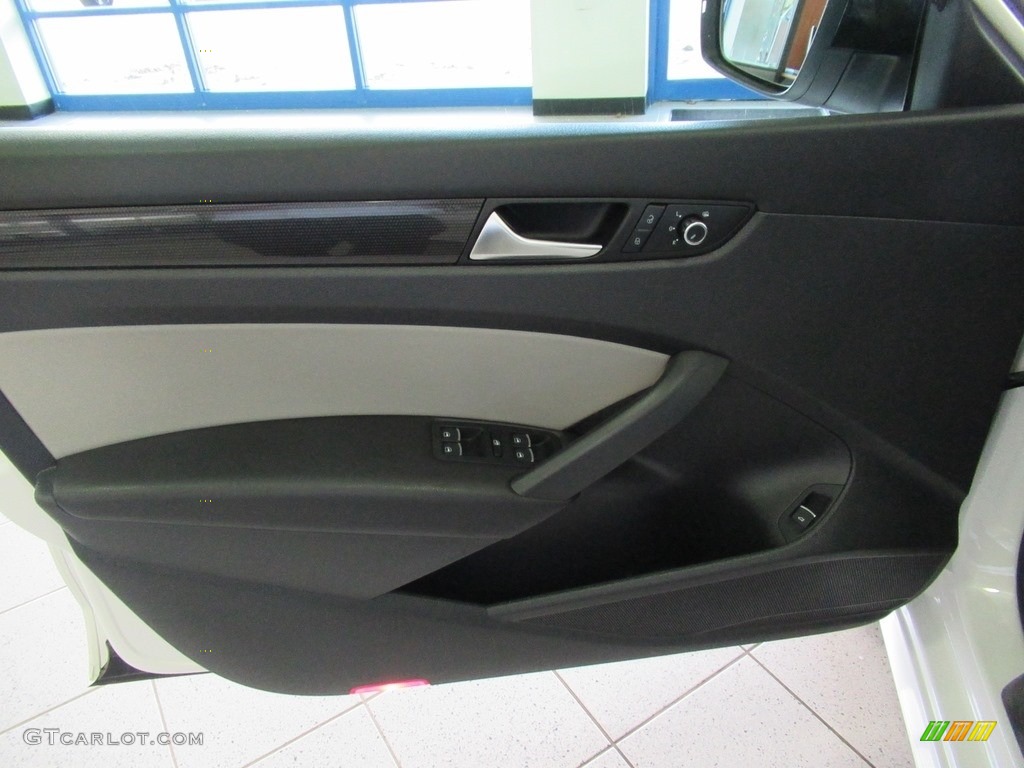 2014 Volkswagen Passat 1.8T Sport Door Panel Photos