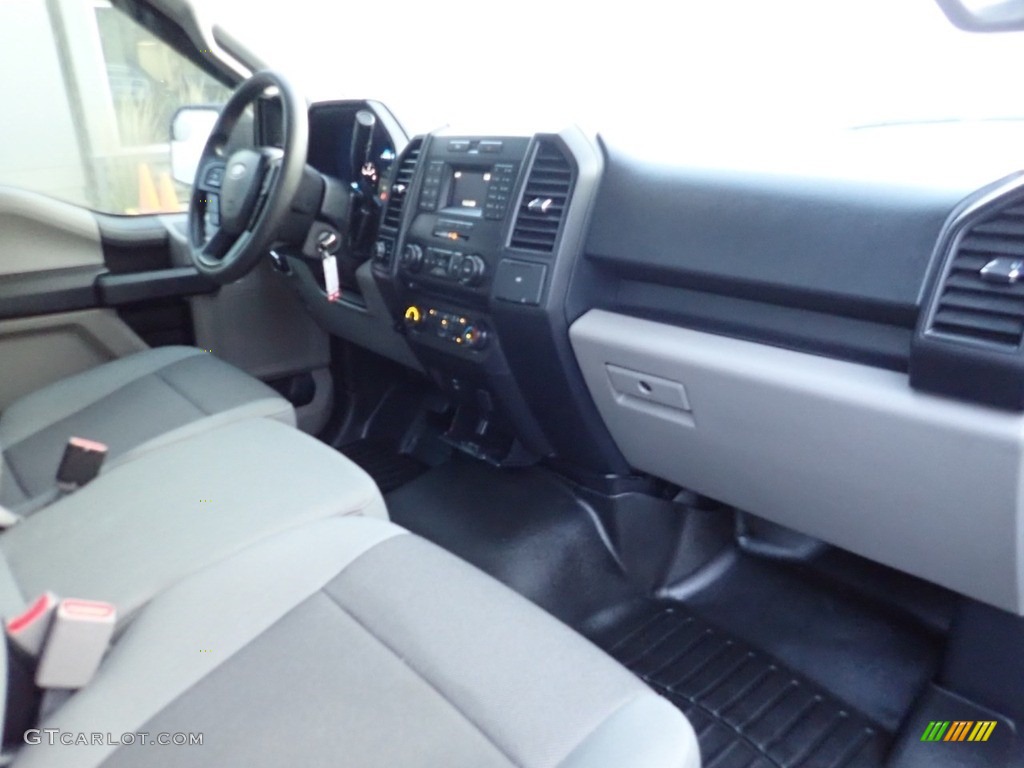 2017 F150 XL Regular Cab 4x4 - Oxford White / Earth Gray photo #11