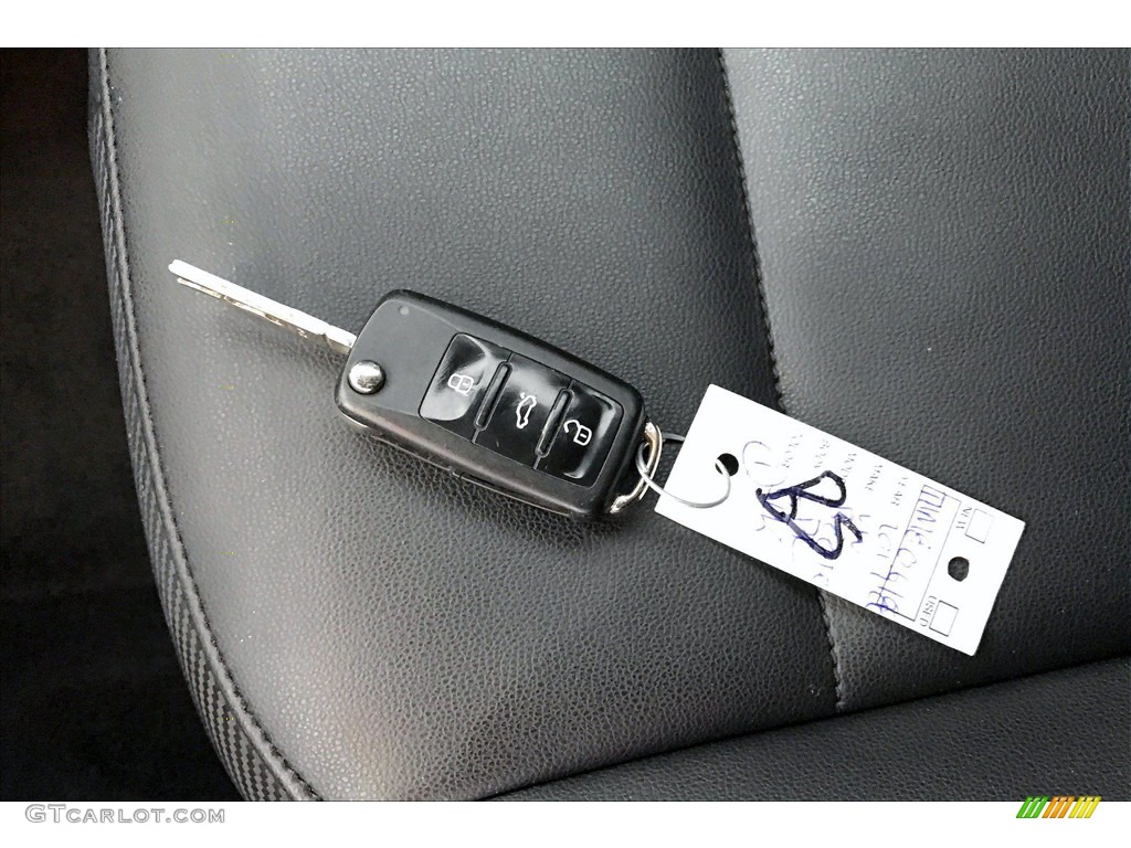 2017 Volkswagen Beetle 1.8T S Convertible Keys Photos