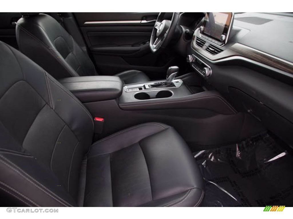 2019 Nissan Altima SL Front Seat Photo #139971508