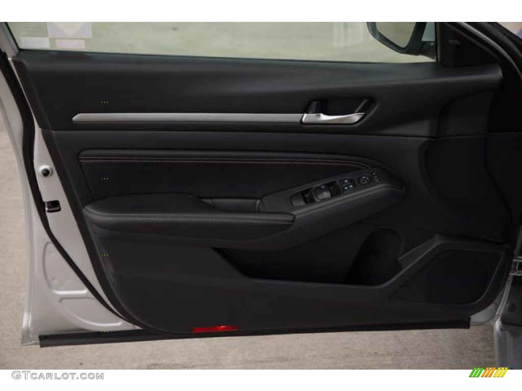 2019 Nissan Altima SL Charcoal Door Panel Photo #139971655