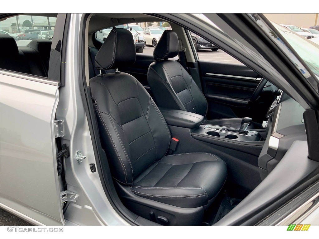 2019 Nissan Altima SL Front Seat Photo #139972084