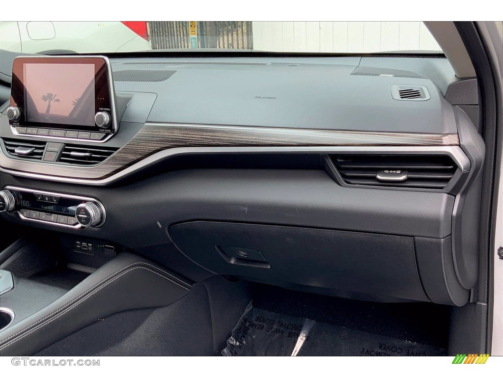 2019 Nissan Altima SL Charcoal Dashboard Photo #139972348