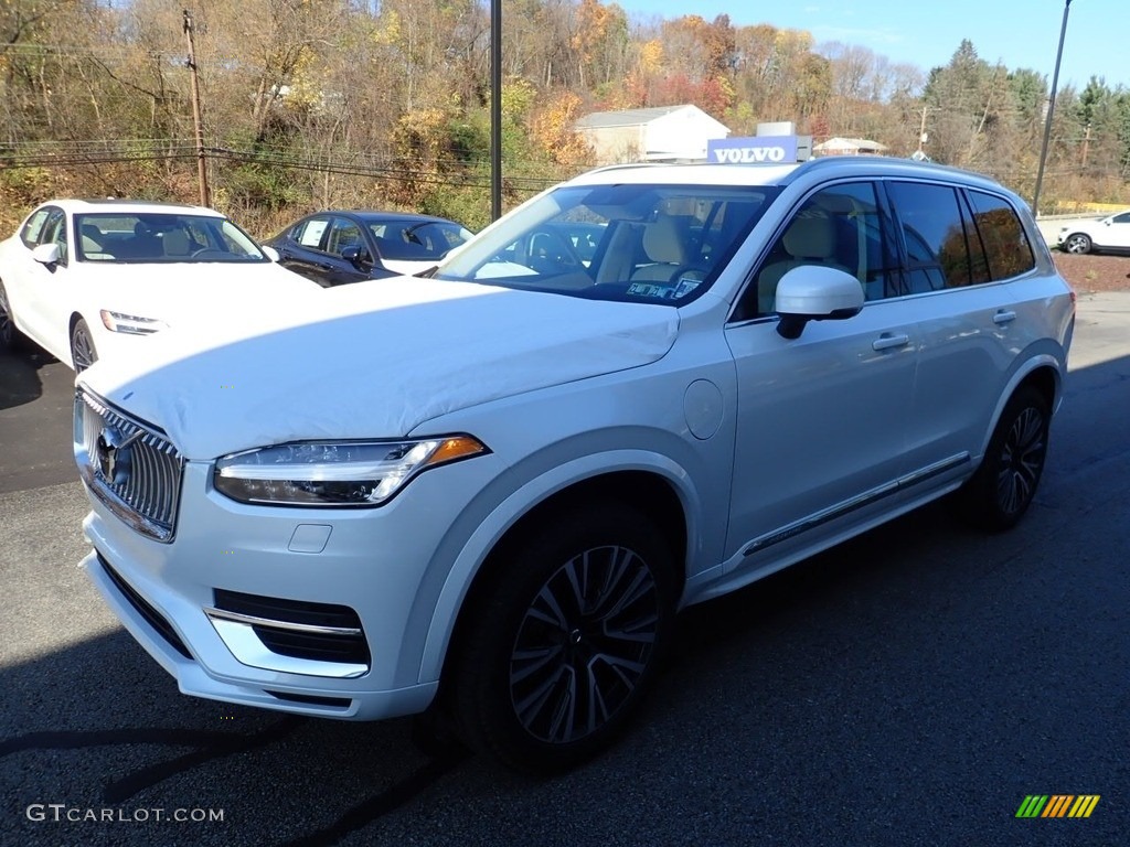 Crystal White Metallic 2021 Volvo XC90 T8 eAWD Momentum Plug-in Hybrid Exterior Photo #139977520