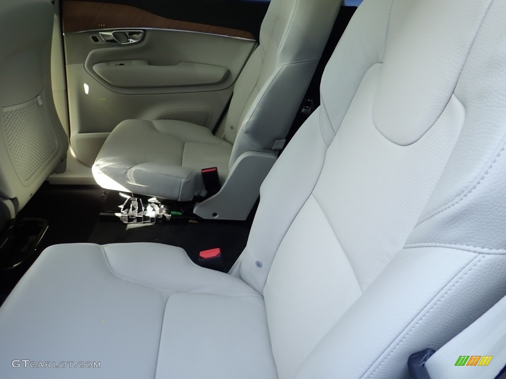 2021 Volvo XC90 T8 eAWD Momentum Plug-in Hybrid Rear Seat Photo #139977586