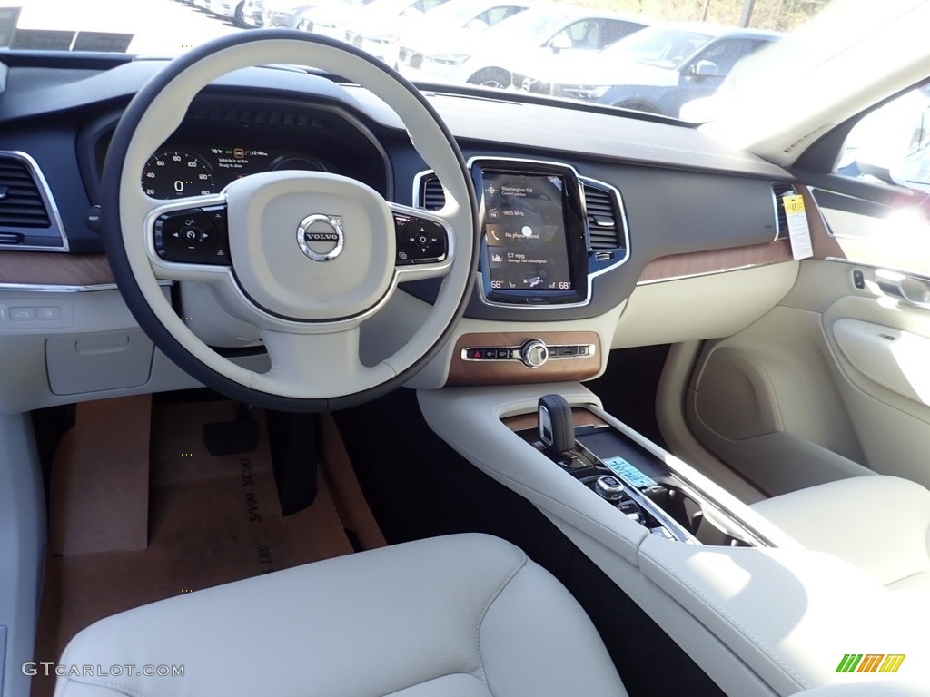Blonde/Charcoal Interior 2021 Volvo XC90 T8 eAWD Momentum Plug-in Hybrid Photo #139977631