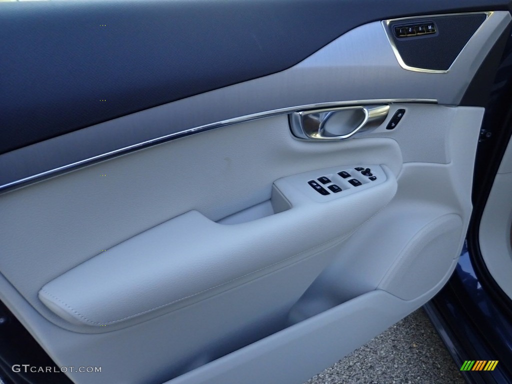 2021 Volvo XC90 T5 AWD Momentum Blonde/Charcoal Door Panel Photo #139978408