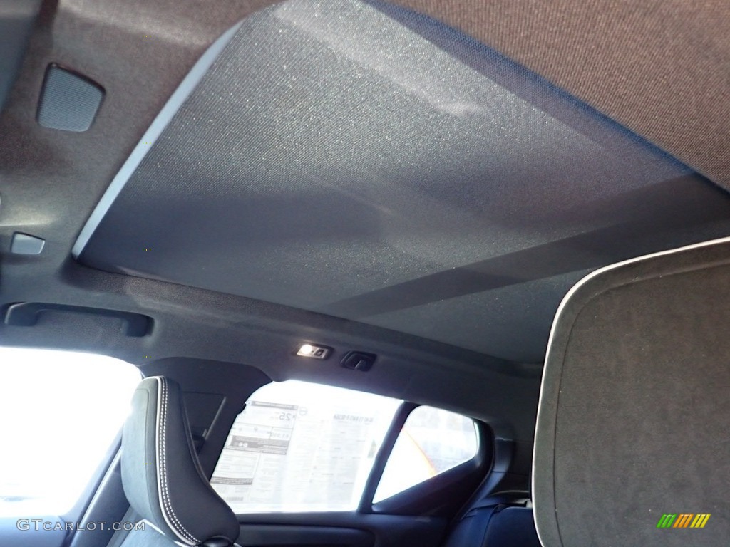 2021 Volvo XC40 T5 R-Design AWD Sunroof Photo #139979536