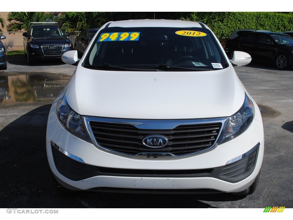 2012 Sportage LX - Clear White / Black photo #3