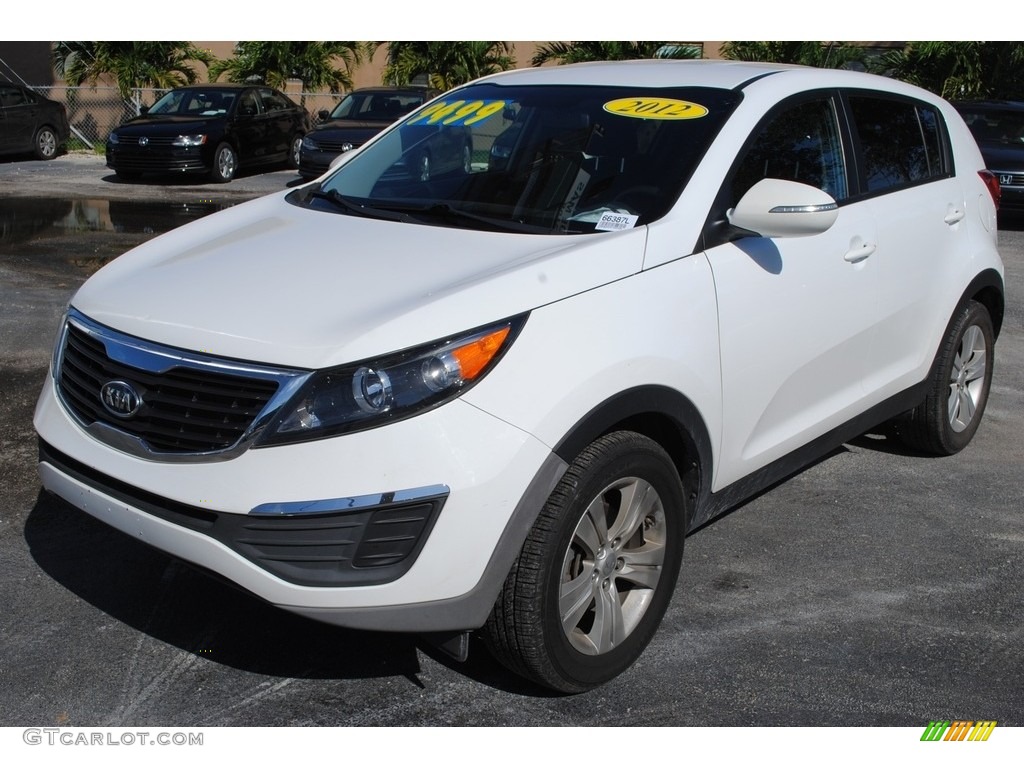 2012 Sportage LX - Clear White / Black photo #4