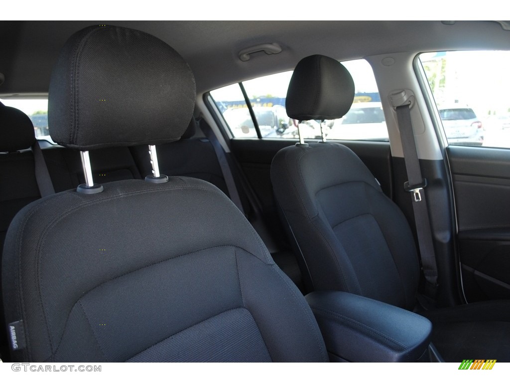 2012 Sportage LX - Clear White / Black photo #17