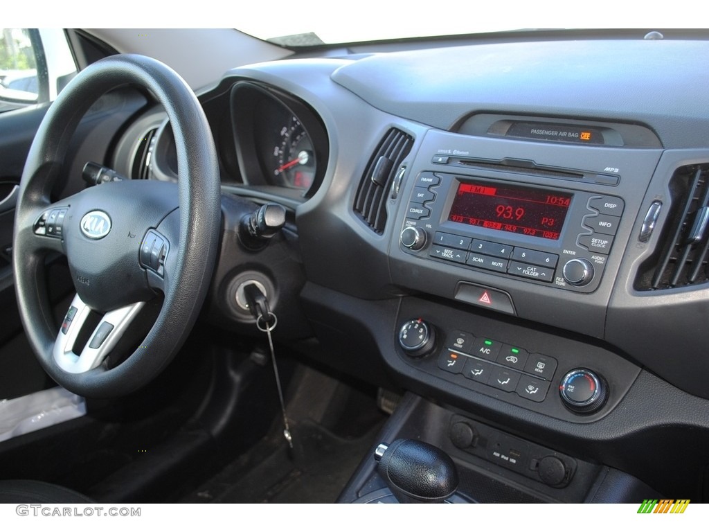 2012 Sportage LX - Clear White / Black photo #18