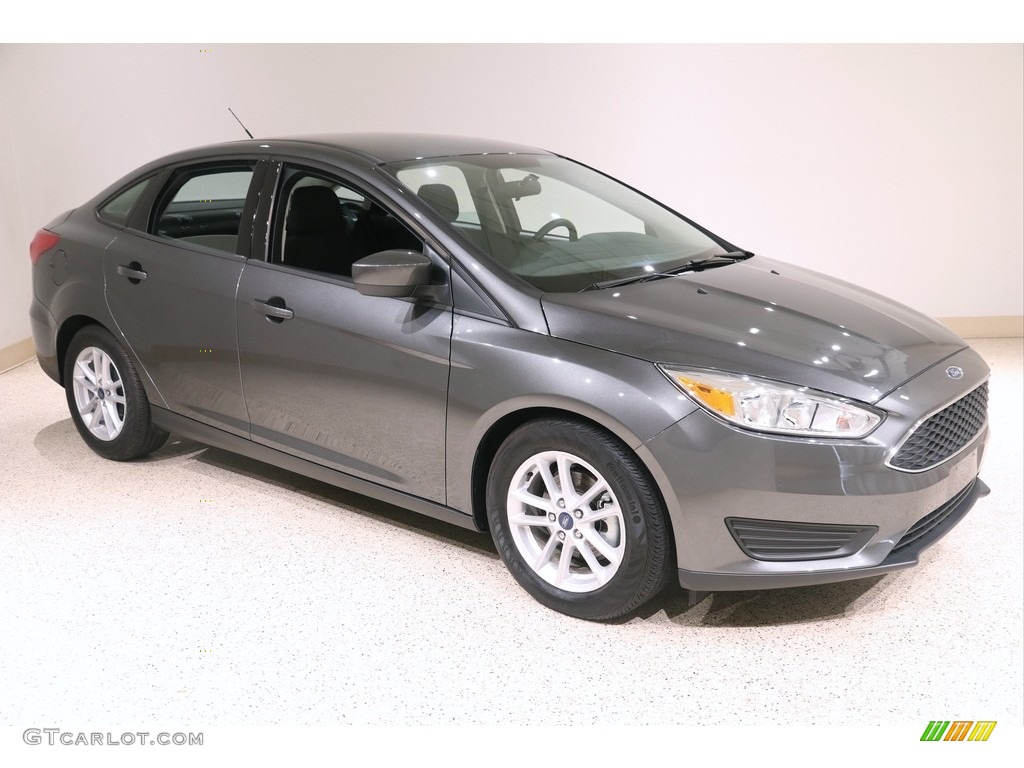 2018 Ford Focus SE Sedan Exterior Photos