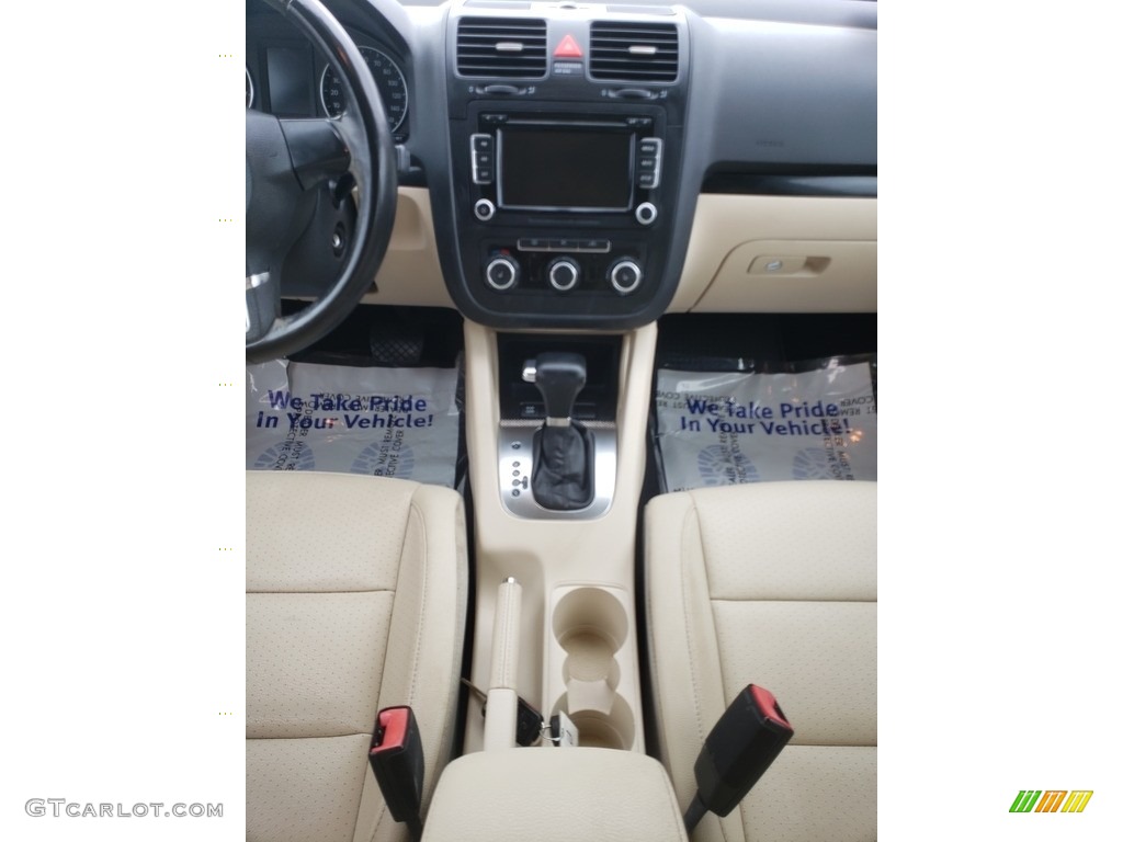 2010 Jetta SE Sedan - Candy White / Cornsilk Beige photo #16