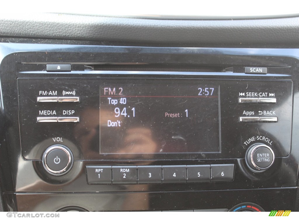 2016 Nissan Rogue S Audio System Photo #139990921