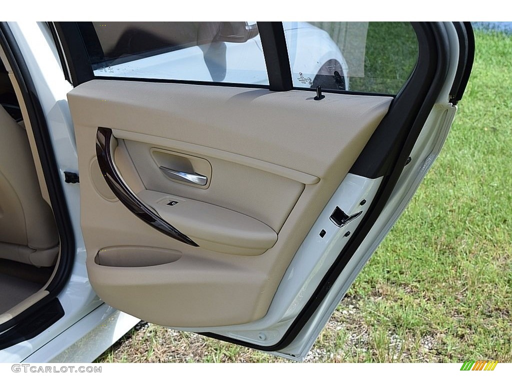 2015 BMW 3 Series 320i Sedan Door Panel Photos