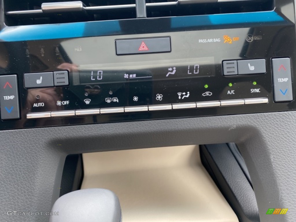 2021 Toyota Avalon Hybrid XSE Controls Photo #139998602