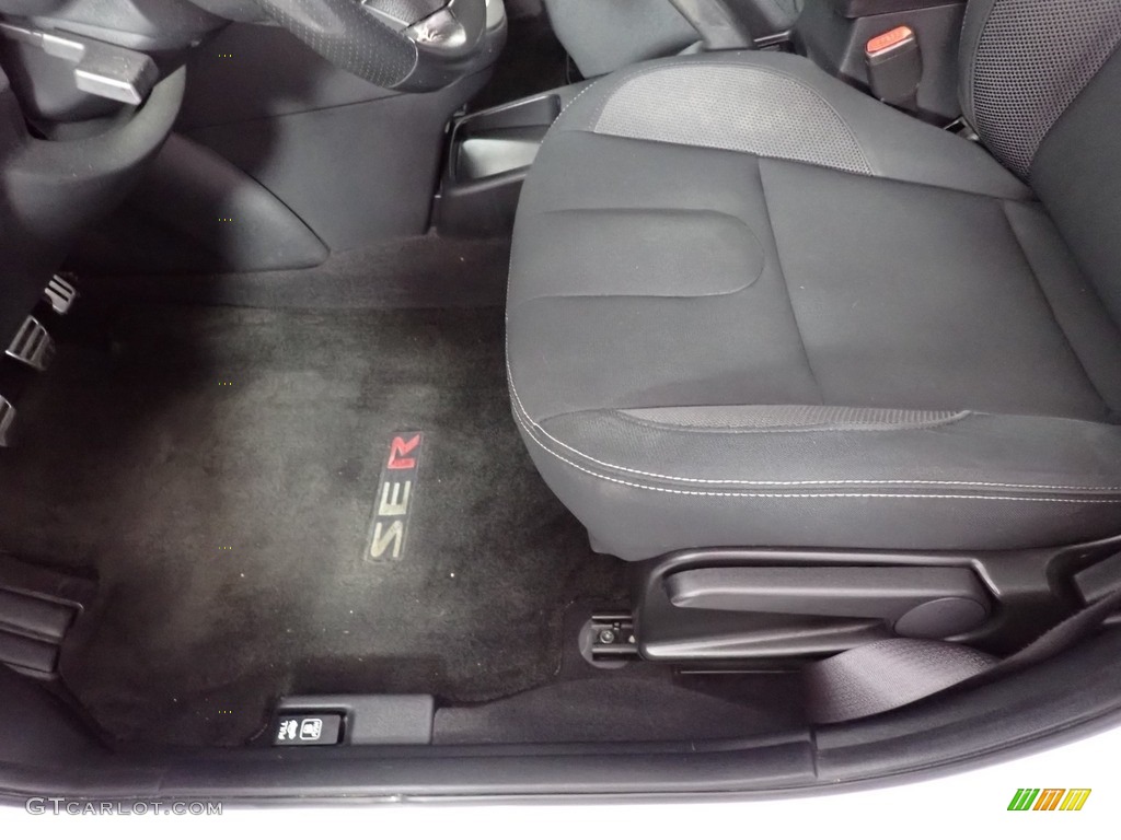 2011 Nissan Sentra SE-R Front Seat Photos