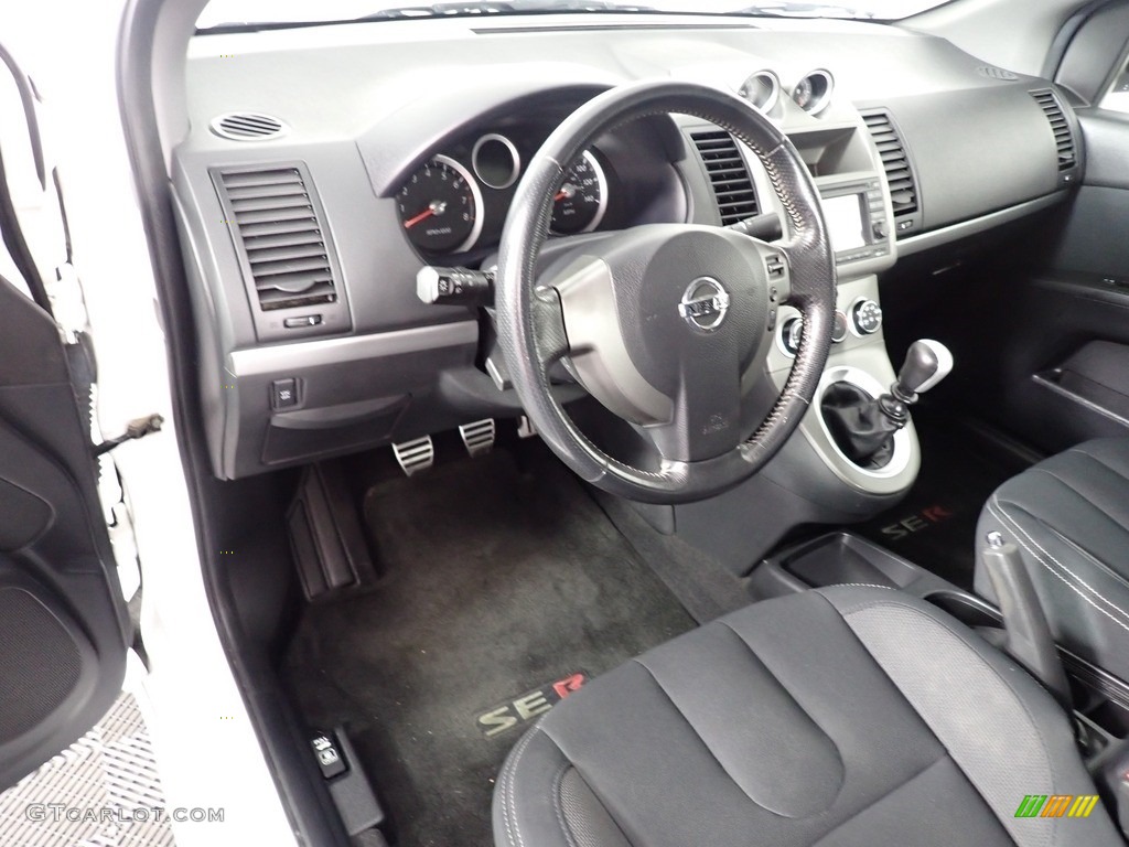 Charcoal Interior 2011 Nissan Sentra SE-R Photo #139999067